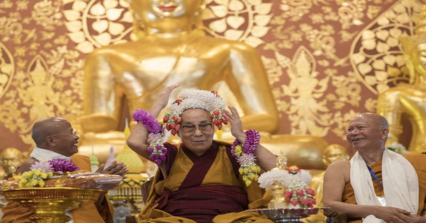 达赖喇嘛尊者在菩提迦耶為一座泰国寺庙达赖喇嘛尊者在菩提迦耶的一座泰国寺庙.照片：（达赖喇嘛网站）